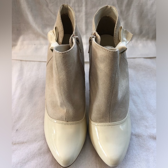 CHARLOTTE RUSSE IVORY BOW ANKLE BOOTIES - Picture 3 of 6